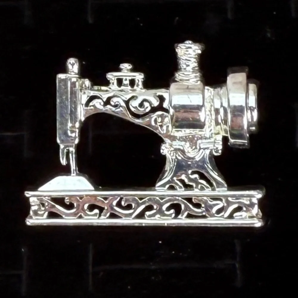 Silvertone Sewing Machine Brooch Pin